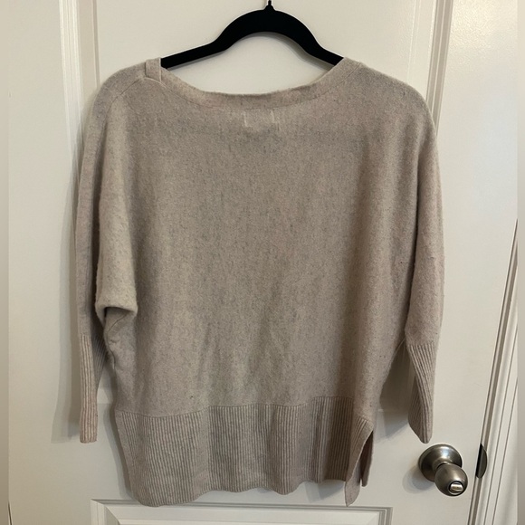 Nicole Miller Cashmere Relaxed Fit Sweater Size Large - Picture 7 of 9